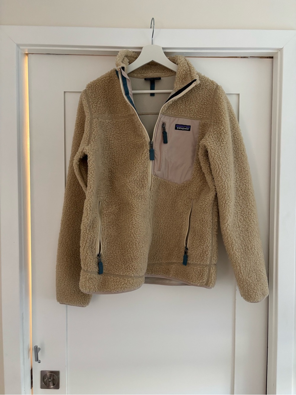 Patagonia Cream Sherpa Fleece Jacket with Beige Pocket Large men’s
